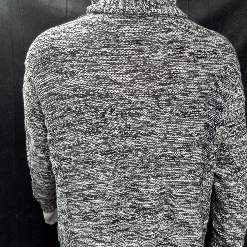 sweater - Picture 4 of 5